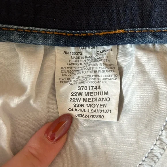 Lee Total Freedom 7” Jean Shorts (22W) - Picture 5 of 6